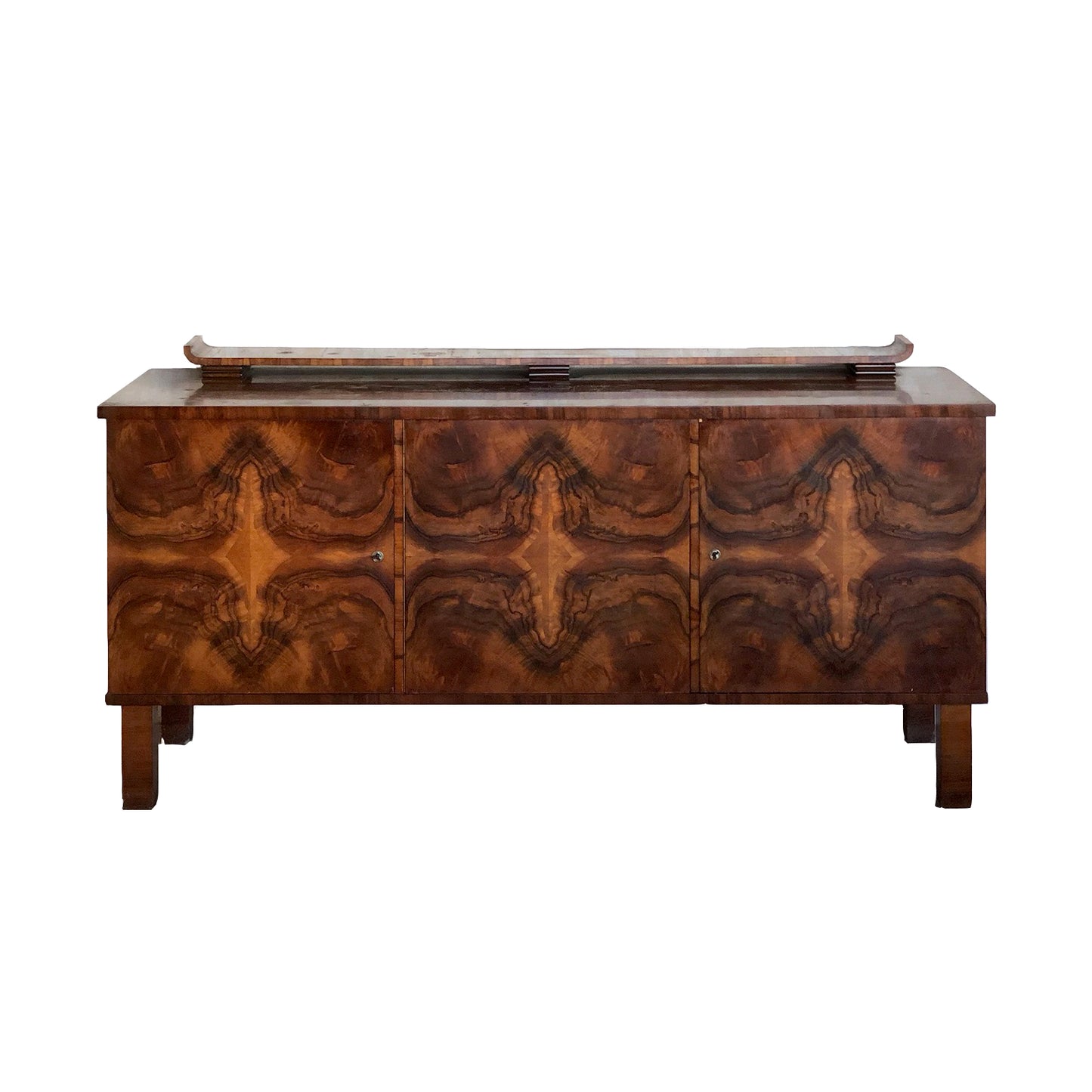 dresser with luxurious veneer pattern