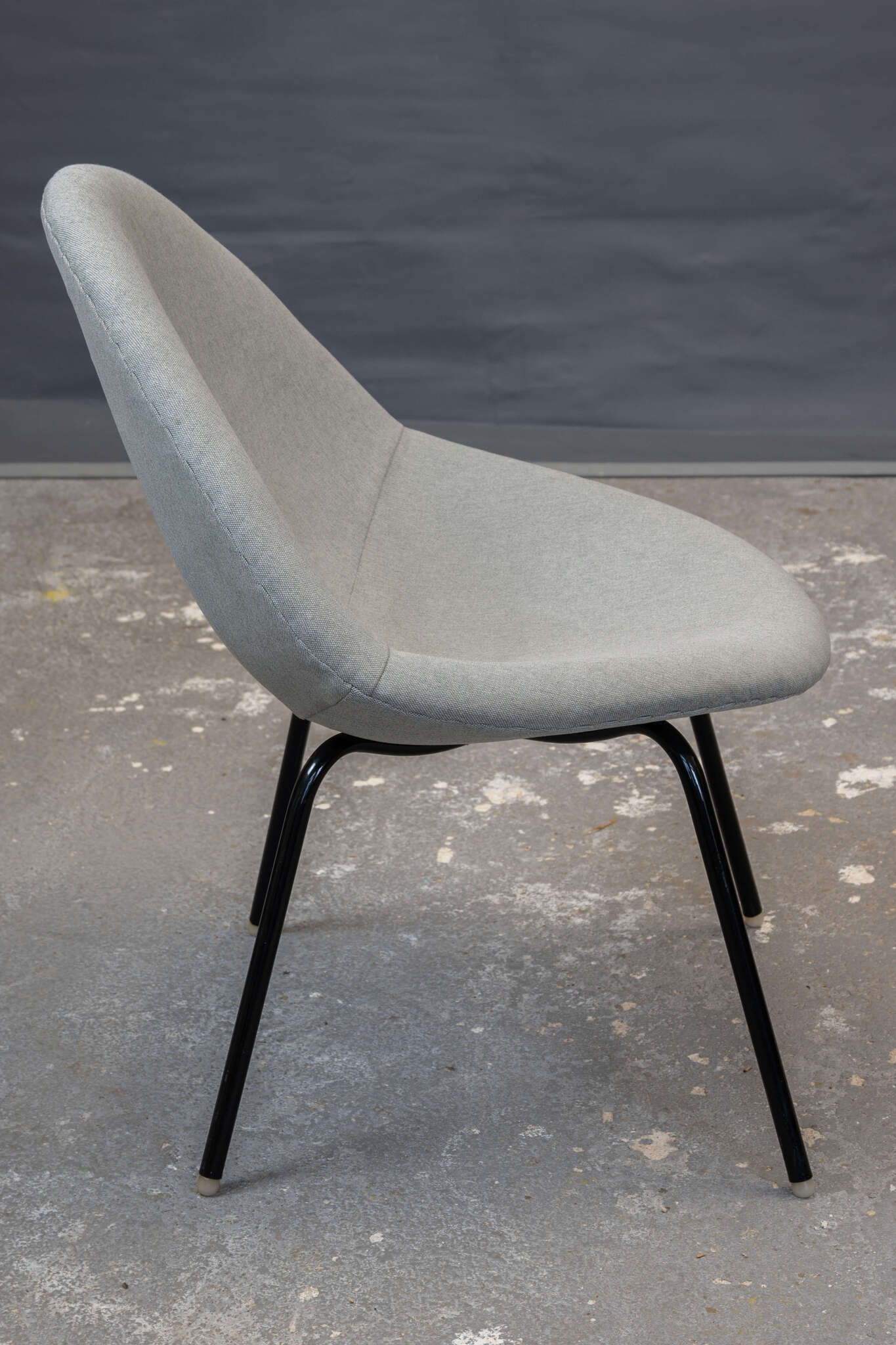 shell chair Navrátil